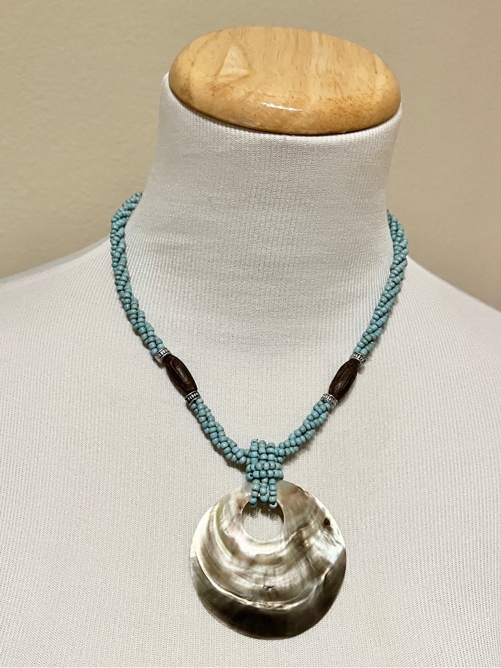 Beachcomber Blue Beaded Shell Pendant Necklace NWT